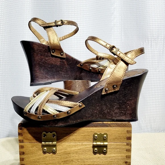 NOMI Y2K Wood & Metallic Wedge Slingback Sandal Gold/Silver/Bronze (8.5M) - Picture 4 of 8